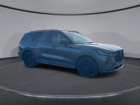 Used 2025 Lincoln Aviator Reserve w/ Equipment Group 201A AWD/4WD image 2