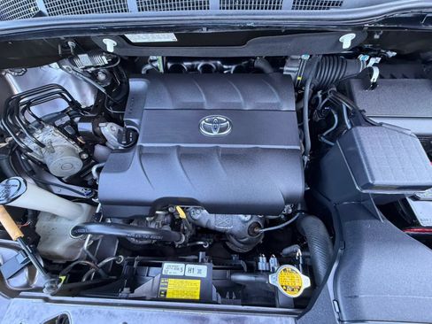 Used 2013 Toyota Sienna LE w/ Towing Pkg AWD/4WD image 32