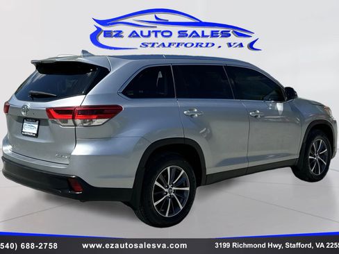 Used 2019 Toyota Highlander XLE AWD/4WD image 5