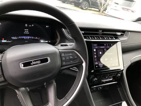 New 2025 Jeep Grand Cherokee 4WD image 14
