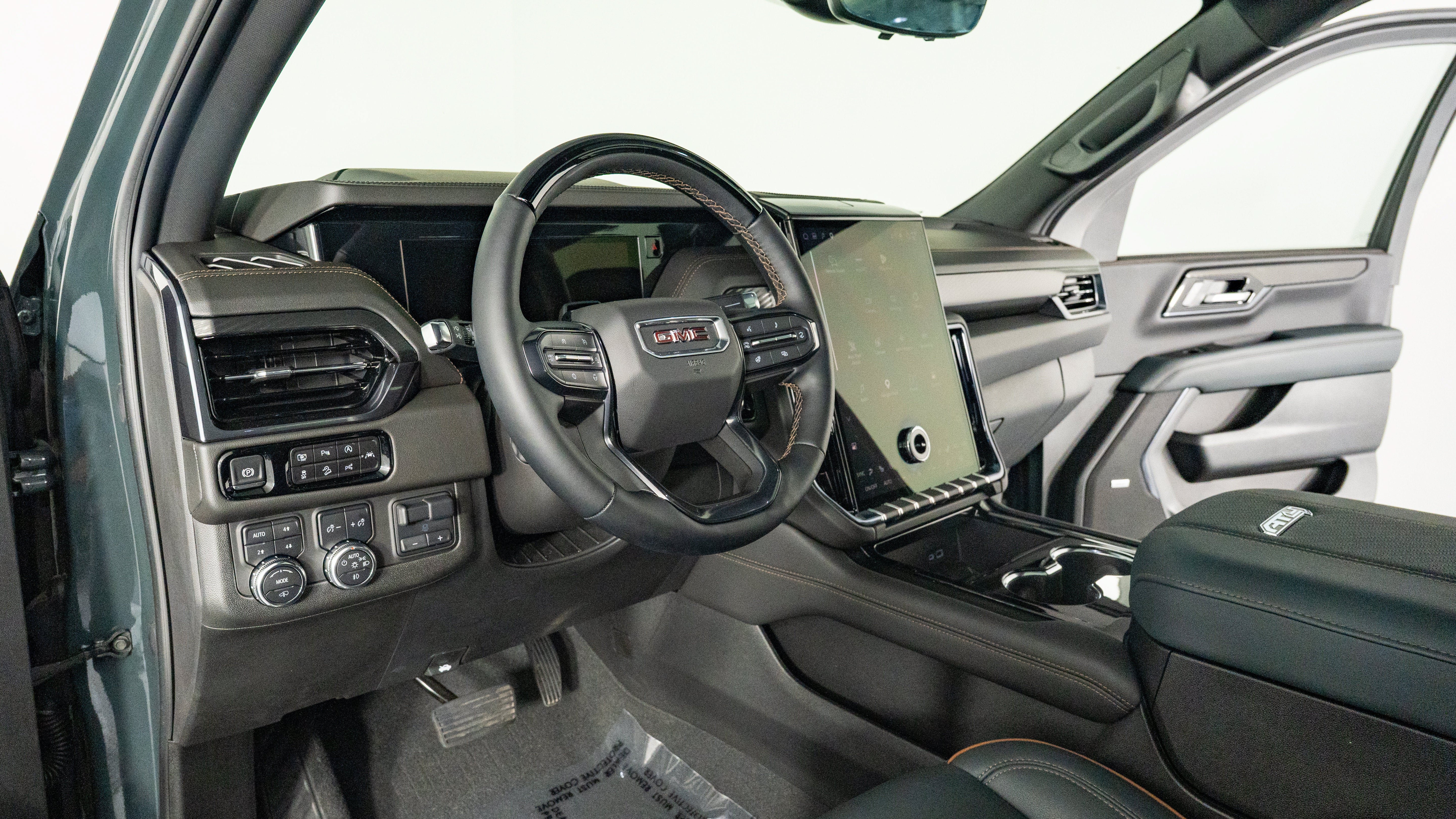 Used 2025 GMC Yukon AT4 w/ AT4 Premium Plus Package AWD/4WD image 23