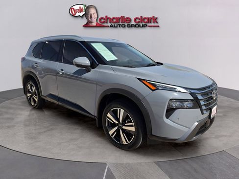 Used 2024 Nissan Rogue SL FWD image 11