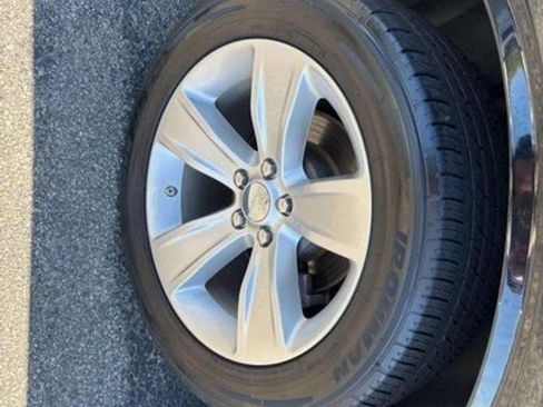 Used 2023 Dodge Challenger SXT image 14