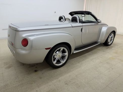 Used 2004 Chevrolet SSR w/ Preferred Equipment Group image 14