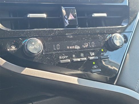 Used 2022 Toyota Camry SE image 20