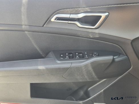 Certified 2025 Kia Sportage LX FWD image 29