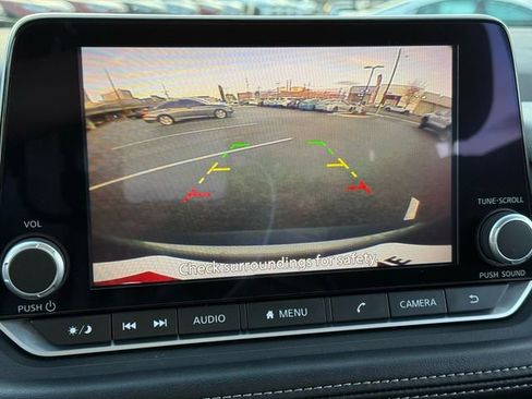 Used 2023 Nissan Rogue S image 16