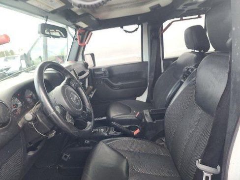 Used 2016 Jeep Wrangler Unlimited Sahara image 5