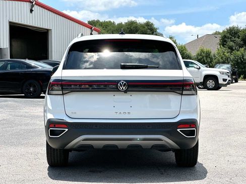 Used 2025 Volkswagen Taos SE FWD image 14