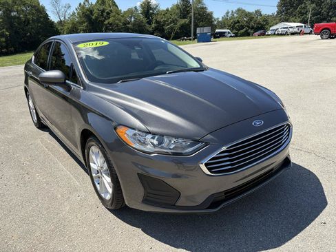 Used 2019 Ford Fusion SE FWD image 1
