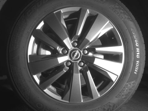 Used 2025 Nissan Pathfinder SV image 12