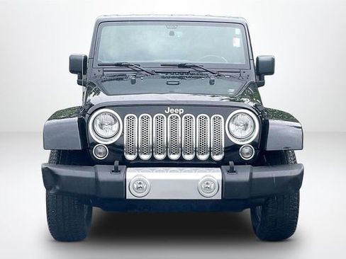 Used 2015 Jeep Wrangler Unlimited Sahara w/ Connectivity Group AWD/4WD image 3
