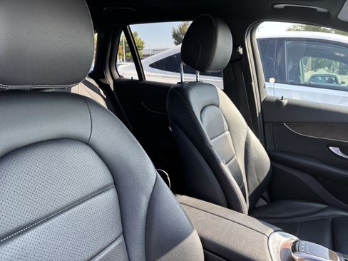 Used 2018 Mercedes-Benz GLC 300 4MATIC image 35