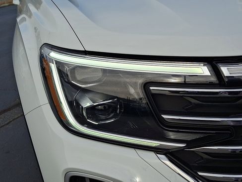 Certified 2024 Volkswagen Atlas SE image 9