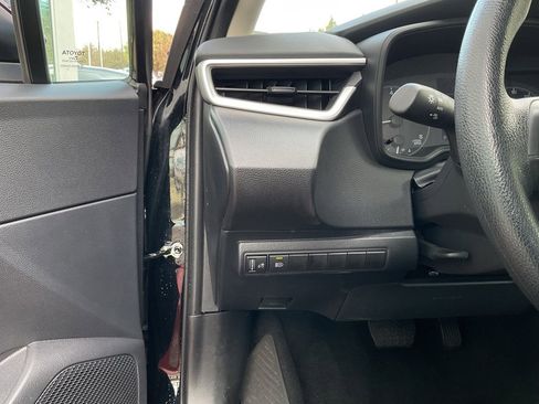 Used 2025 Toyota Corolla LE image 24