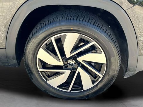 Used 2025 Volkswagen Atlas SE FWD image 6
