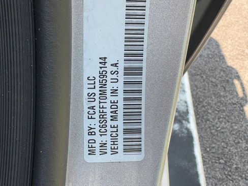 Used 2021 RAM 1500 4x4 Crew Cab image 26