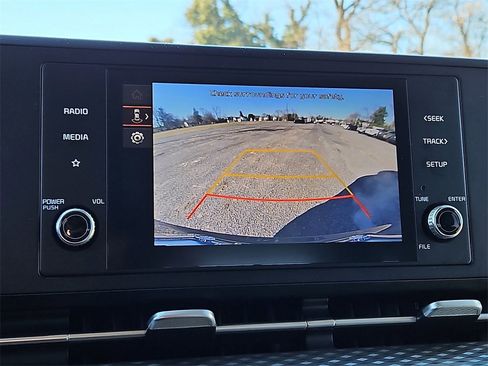 Certified 2023 Kia Carnival LX image 21