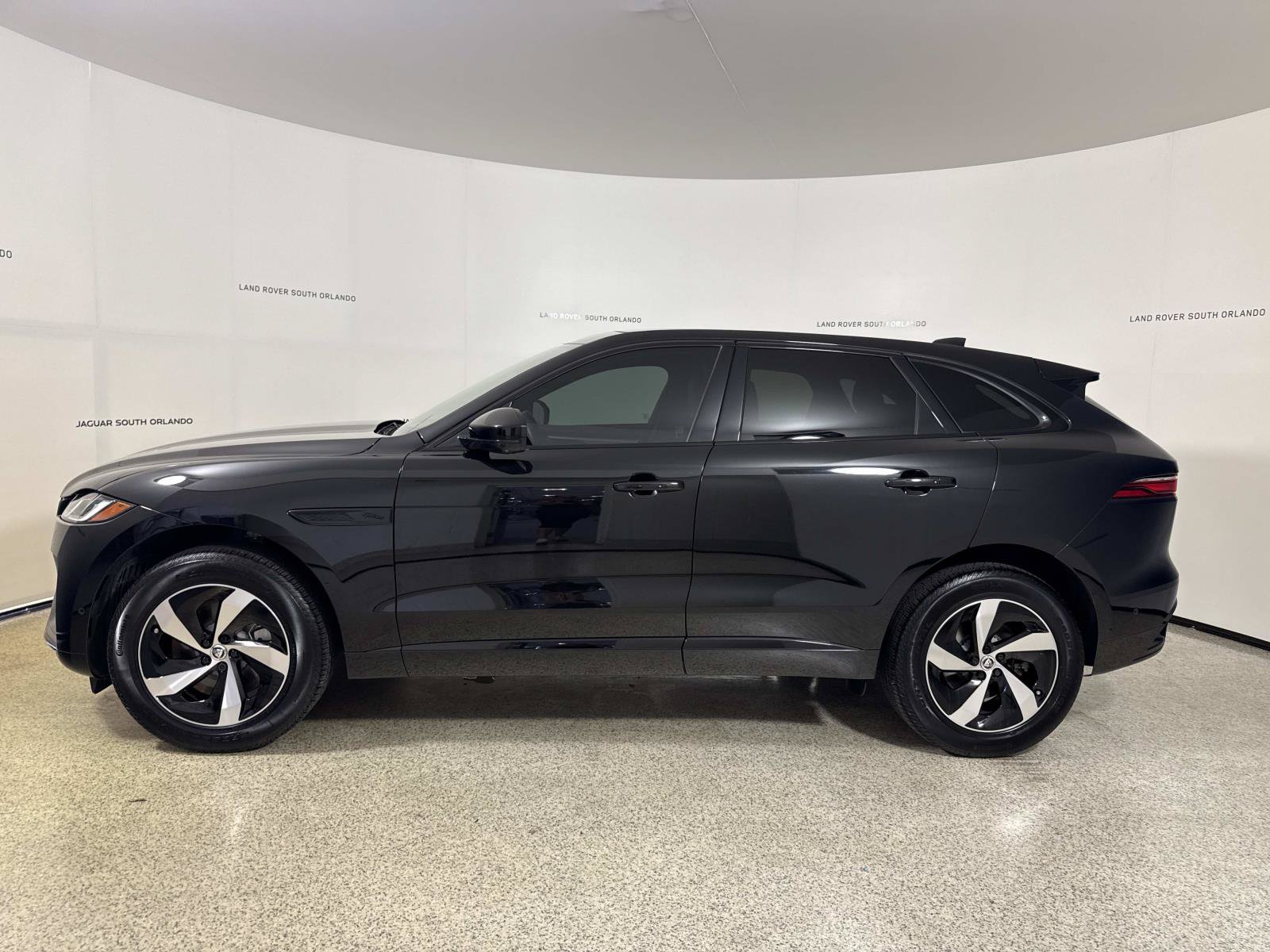 Certified 2026 Jaguar F-PACE R-Dynamic S AWD/4WD image 2