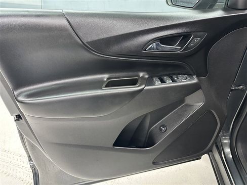 Used 2020 Chevrolet Equinox LT image 17