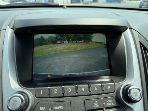 Used 2017 Chevrolet Equinox LT AWD/4WD image 28