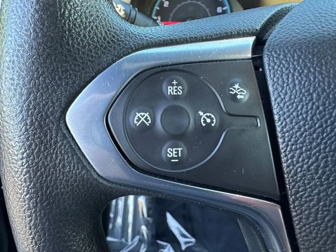 Used 2022 Chevrolet Traverse LS FWD image 16