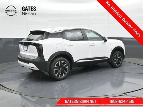 New 2025 Nissan Kicks SV image 2