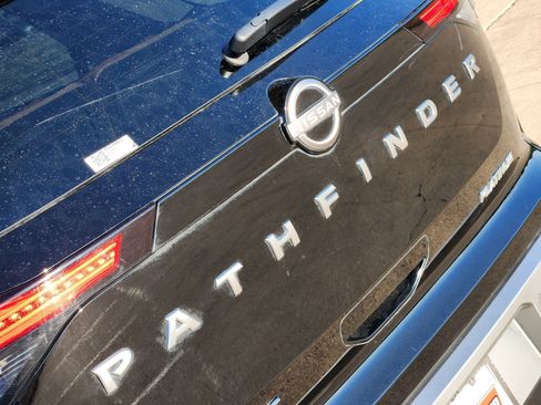 Used 2023 Nissan Pathfinder Platinum w/ Cargo Package FWD image 18