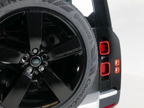 Used 2024 Land Rover Defender 90 S image 19