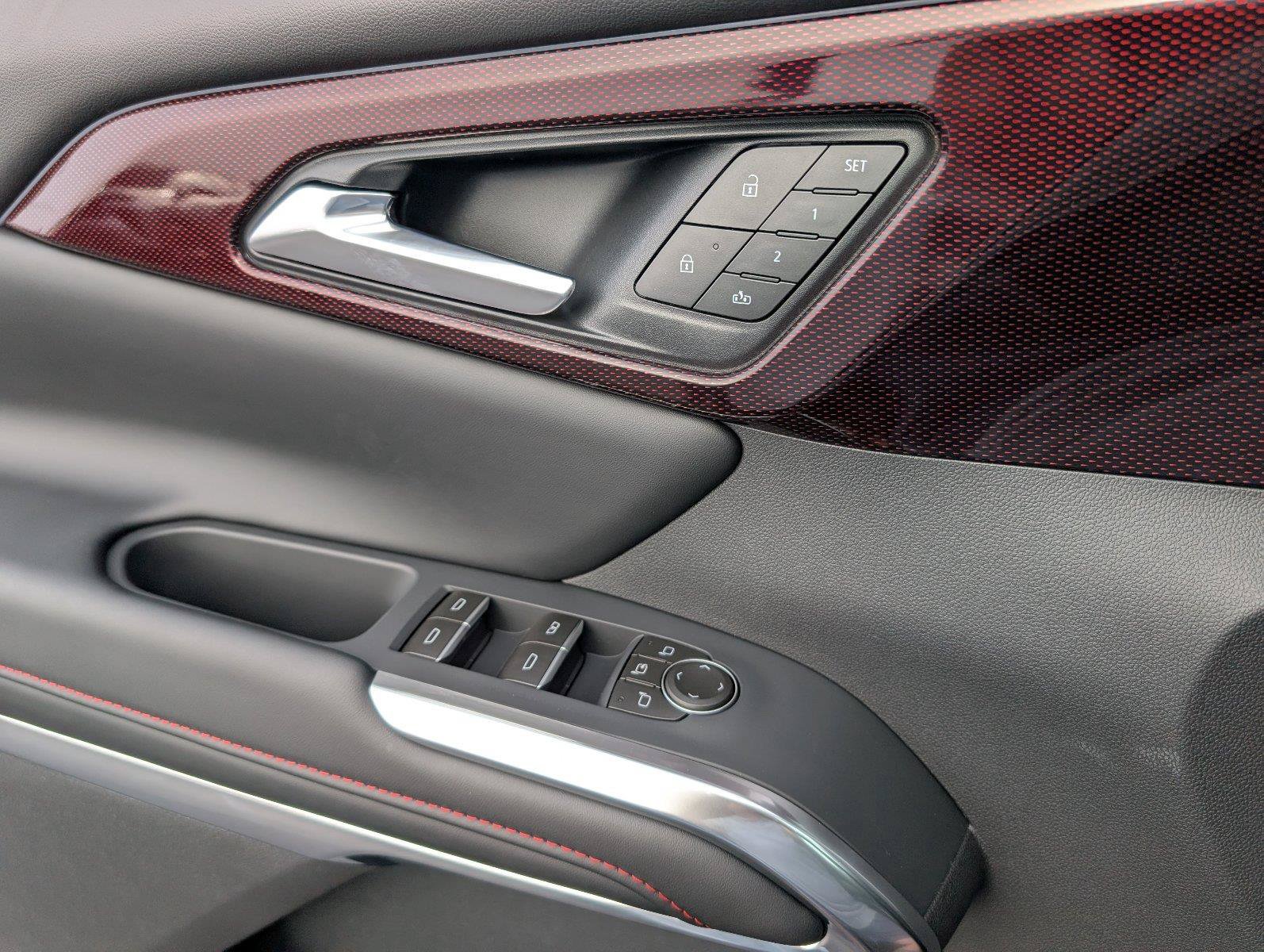 New 2027 Chevrolet Traverse RS w/ LPO, Floor Liner Package FWD image 15