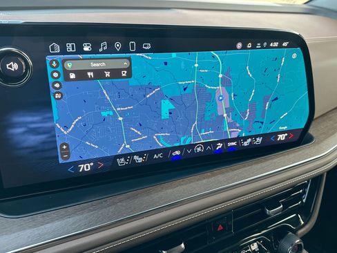 Used 2025 Chevrolet Suburban High Country image 18