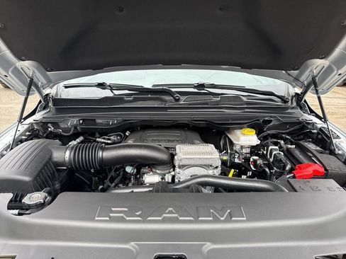 New 2026 RAM 1500 4x4 Crew Cab image 32