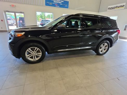 Used 2023 Ford Explorer XLT AWD/4WD image 14