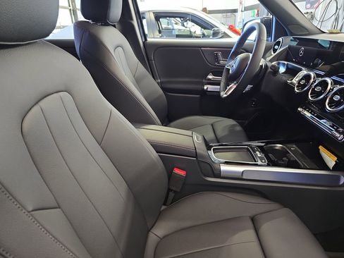 New 2026 Mercedes-Benz GLB 250 image 10