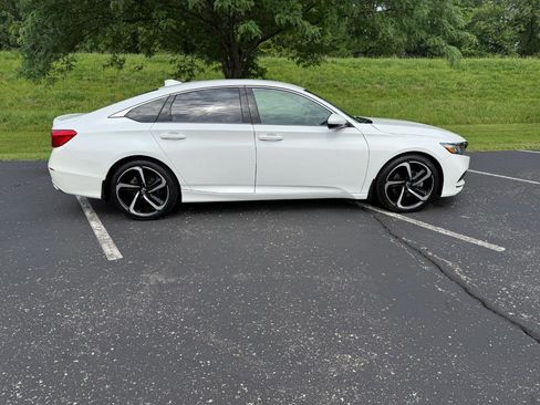 Used 2018 Honda Accord Sport image 2