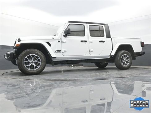 Used 2024 Jeep Gladiator Sport image 38