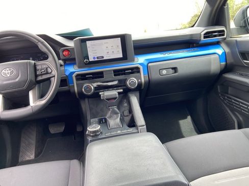 Used 2025 Toyota Tacoma TRD Off-Road image 15