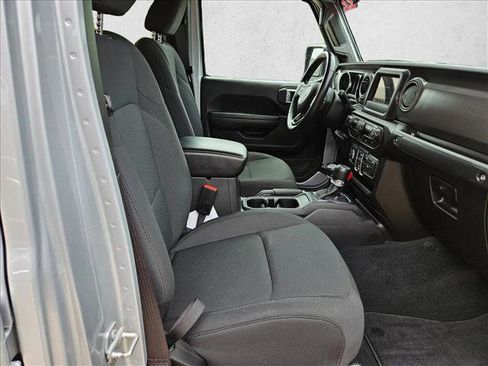 Used 2022 Jeep Gladiator Sport AWD/4WD image 17