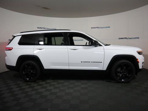 Used 2023 Jeep Grand Cherokee L Laredo AWD/4WD image 4