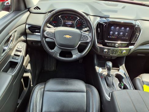 Used 2021 Chevrolet Traverse LT FWD image 2