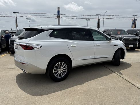 Used 2024 Buick Enclave Premium image 5