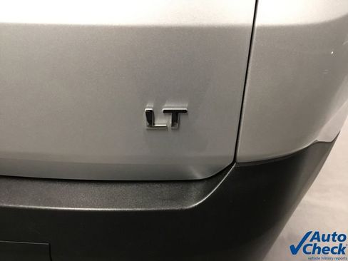 Used 2018 Chevrolet Traverse LT image 16