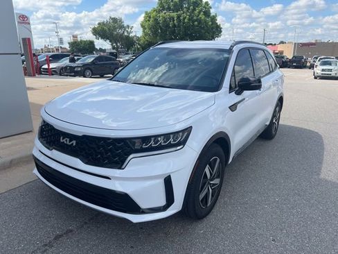 Used 2022 Kia Sorento S FWD image 1