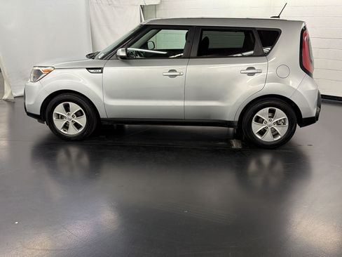 Used 2015 Kia Soul FWD image 2