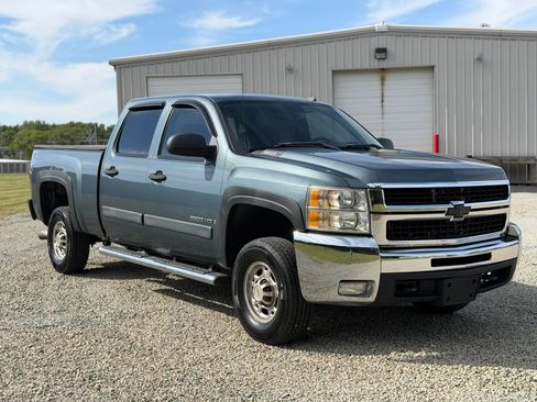 Used 2008 Chevrolet Silverado 2500 LT w/ 2LT Convenience Package AWD/4WD image 3