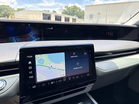 New 2026 Lincoln Nautilus Premier AWD/4WD image 23