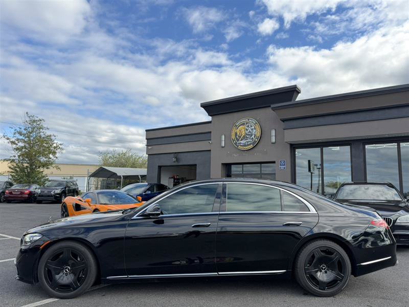 Used 2022 Mercedes-Benz S 580 4MATIC Sedan w/ Rear Seat Package image 3