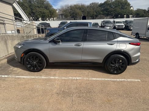 Used 2024 Buick Envista Sport Touring w/ Experience Buick Package image 2