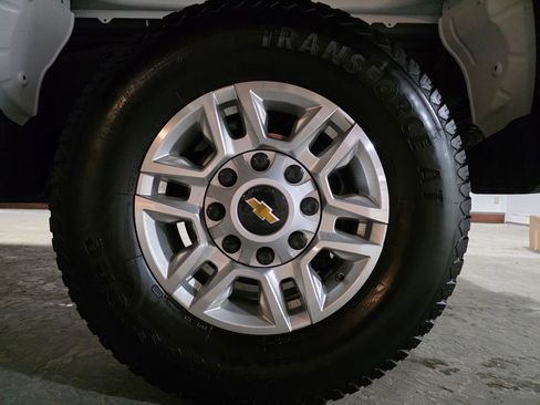 Used 2025 Chevrolet Silverado 2500 LT w/ Convenience Package image 27