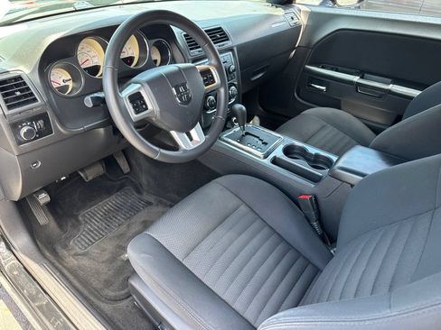 Used 2014 Dodge Challenger SXT RWD image 14
